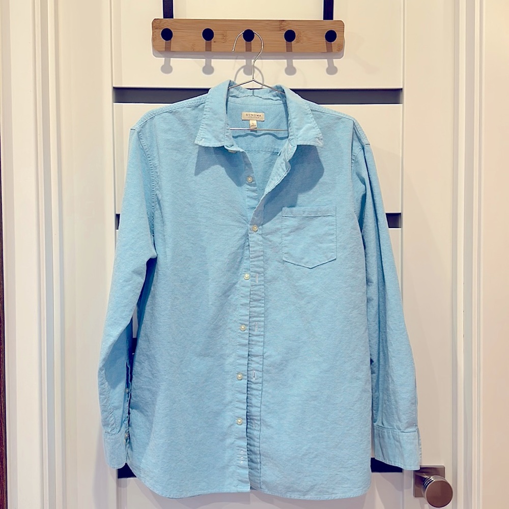 Light blue men’s Sonoma button-down shirt, size large, great condition!
